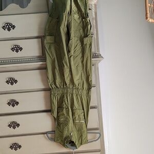 Forever 21 army green parachute texture jumpsuit